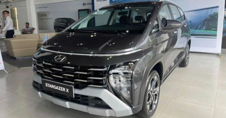 Giá bán xe gia đình 7 chỗ Hyundai Stargazer lại 'dò đáy'