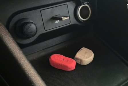 Vì sao không nên để cục tẩy trong ô tô?